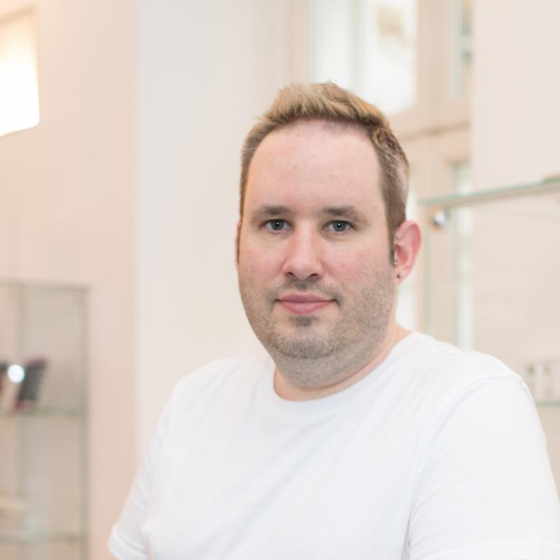 Gerald - Piercer im Piercingstudio Wien DieKlinik